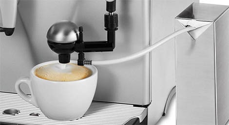 Le premier mousseur de lait automatique de Saeco, le Cappuccinatore (1996)