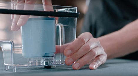 Preparing and installing your AquaClean filter Philips