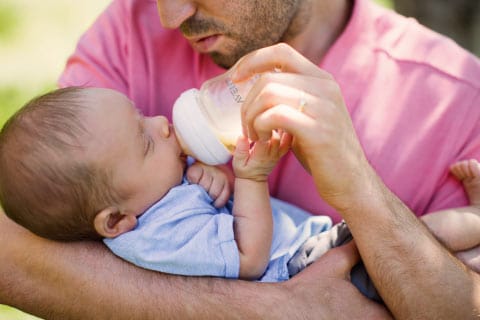 Le guide efficace d&#39;allaitement au biberon pour les parents